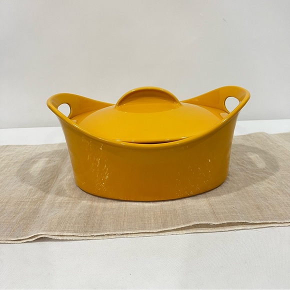 Rachel Ray Covered Casserole Size 4.25 Quart Bakeware Dish Mustard Yellow Glazed - Picture 1 of 12